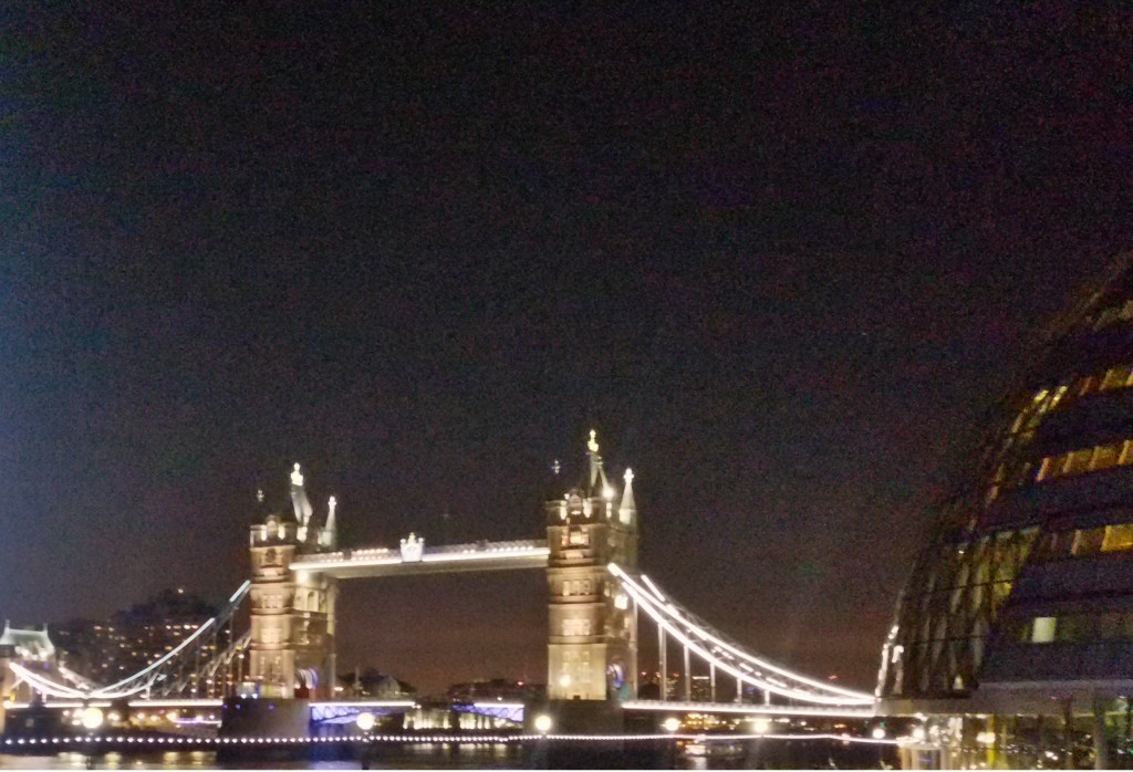 londyn nocą most